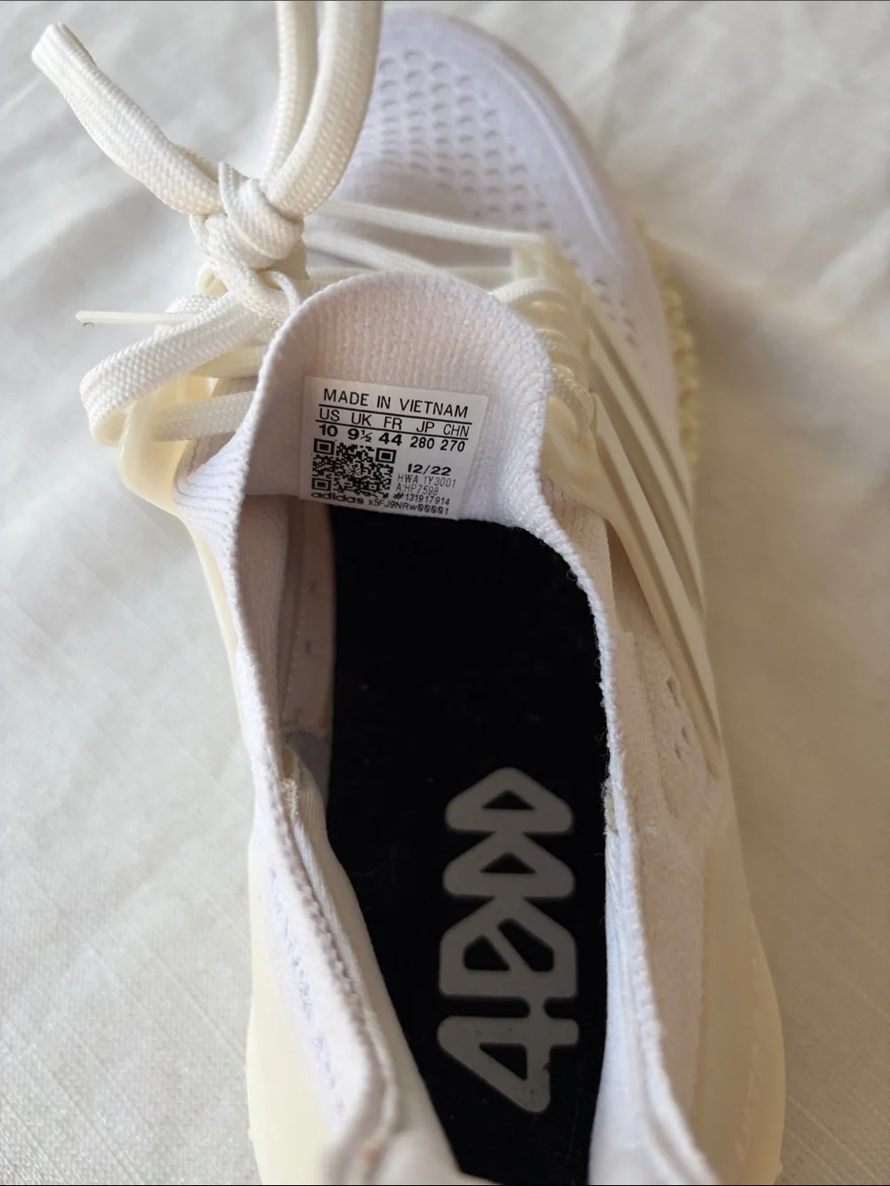Adidas Cream and White Knit Lifestyle Sneakers MENS  NWOT